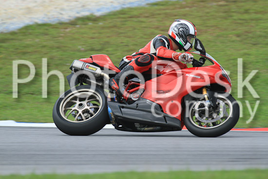 01_101030_00101_RevClub