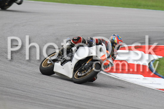 01_101030_00104_RevClub