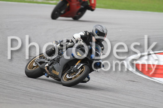 01_101030_00106_RevClub