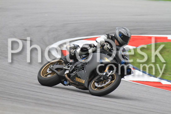 01_101030_00107_RevClub