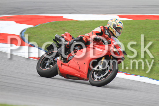 01_101030_00110_RevClub