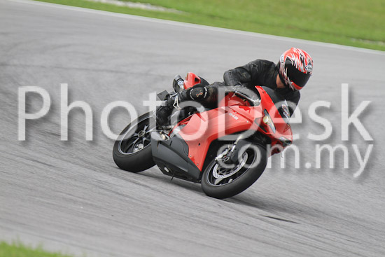 01_101030_00112_RevClub