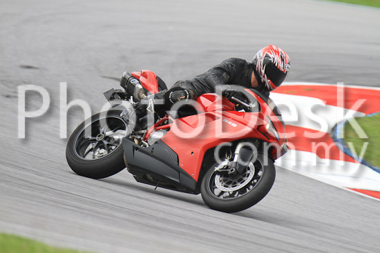 01_101030_00113_RevClub