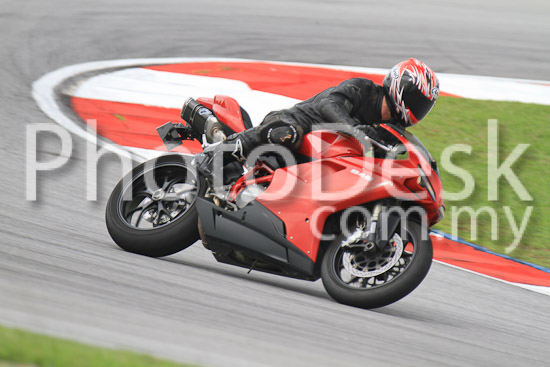 01_101030_00114_RevClub