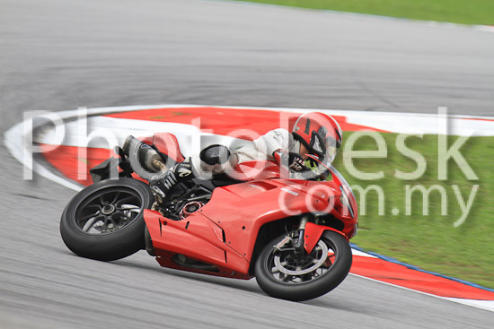 01_101030_00116_RevClub