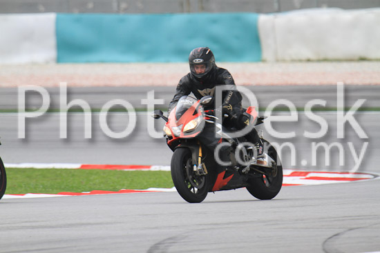 01_101030_00122_RevClub