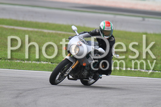 01_101030_00126_RevClub