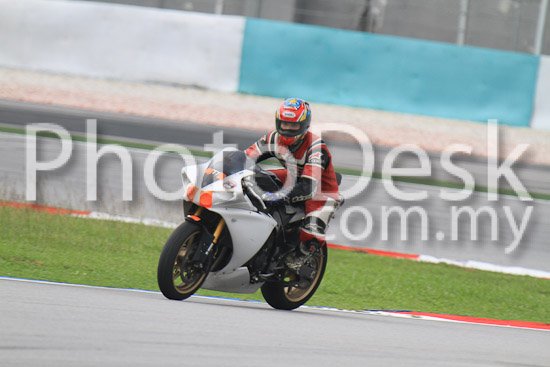 01_101030_00131_RevClub