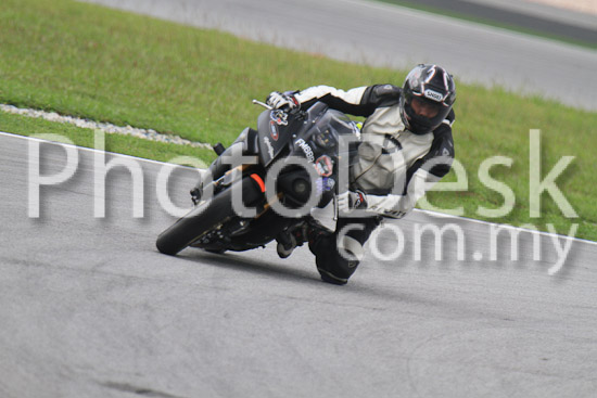 01_101030_00137_RevClub