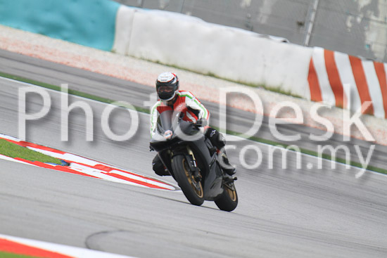 01_101030_00148_RevClub