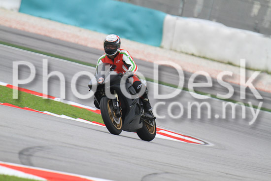 01_101030_00149_RevClub