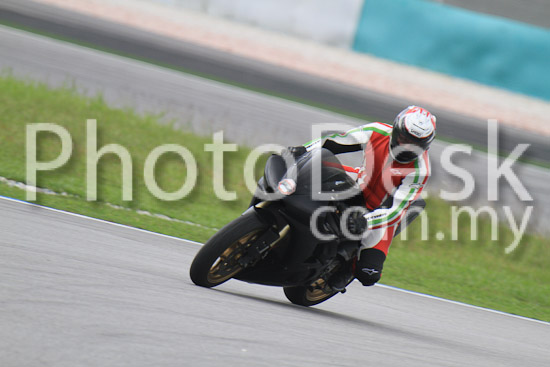 01_101030_00150_RevClub