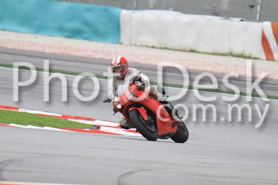 01_101030_00156_RevClub