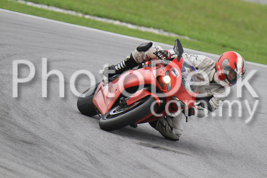 01_101030_00161_RevClub