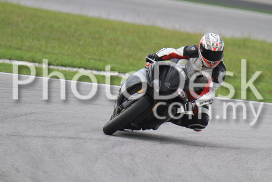 01_101030_00165_RevClub