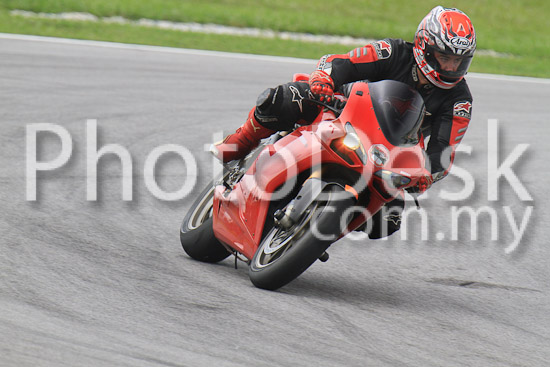 01_101030_00208_RevClub