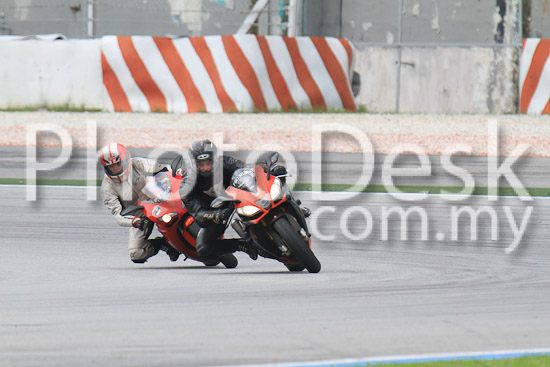 01_101030_00211_RevClub