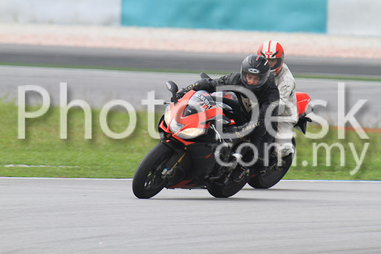 01_101030_00218_RevClub