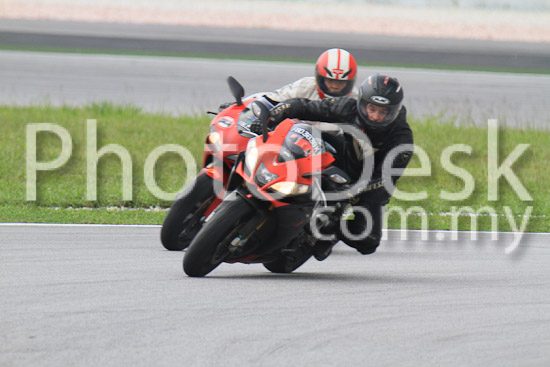 01_101030_00219_RevClub