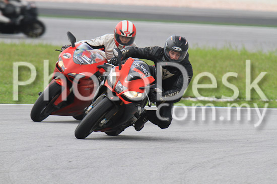 01_101030_00220_RevClub