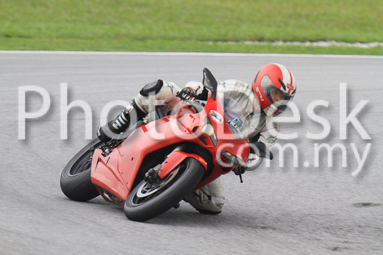 01_101030_00222_RevClub