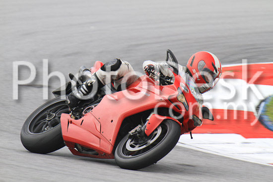 01_101030_00225_RevClub