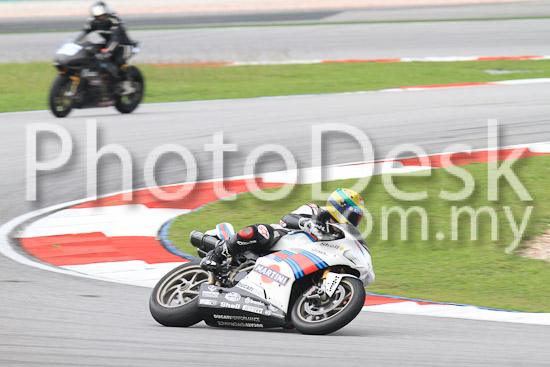 01_101030_00235_RevClub