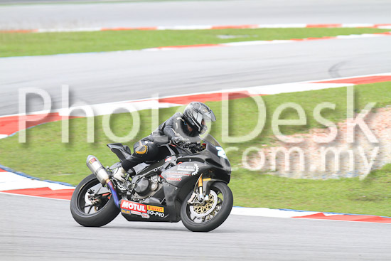 01_101030_00239_RevClub