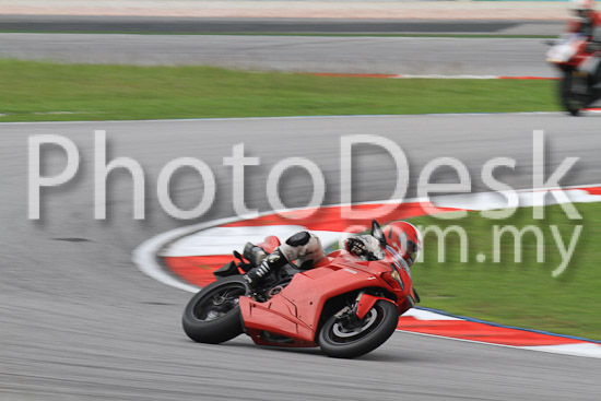 01_101030_00242_RevClub