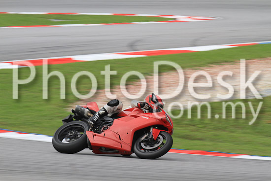 01_101030_00244_RevClub