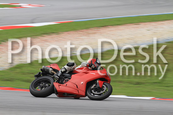 01_101030_00245_RevClub