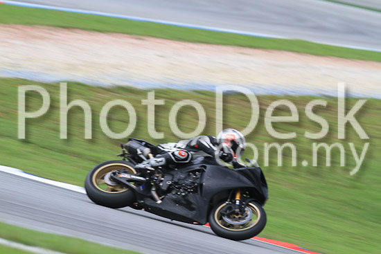 01_101030_00246_RevClub