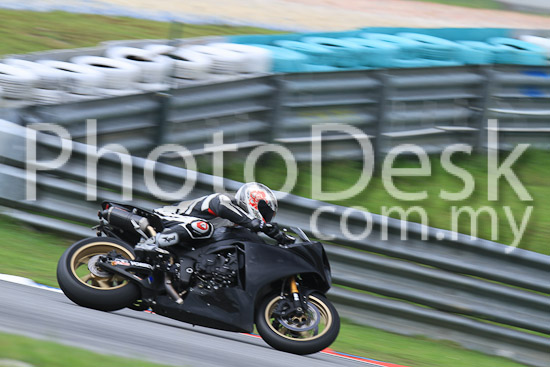 01_101030_00248_RevClub