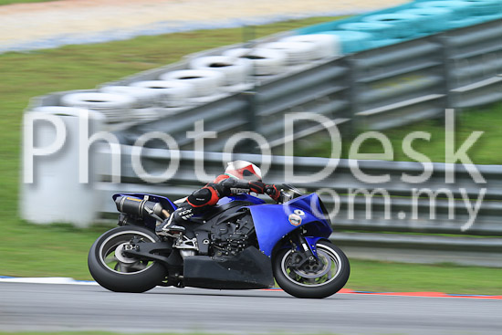 01_101030_00252_RevClub