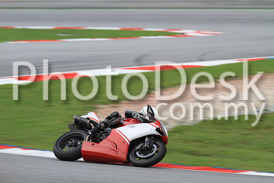 01_101030_00254_RevClub