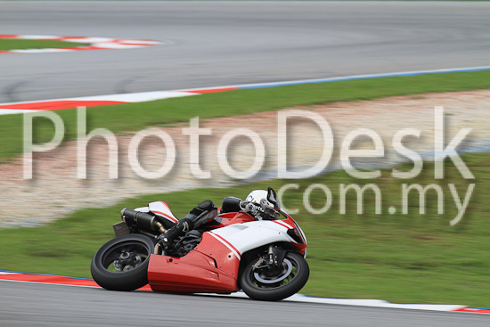 01_101030_00255_RevClub