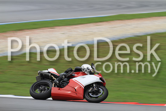 01_101030_00256_RevClub