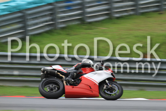 01_101030_00259_RevClub