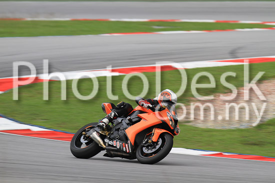 01_101030_00262_RevClub