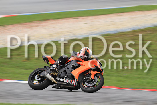 01_101030_00265_RevClub