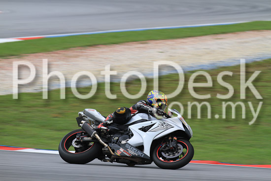 01_101030_00266_RevClub