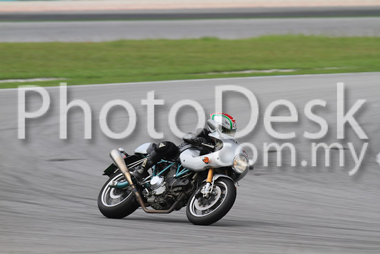 01_101030_00272_RevClub