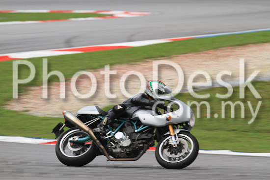 01_101030_00276_RevClub