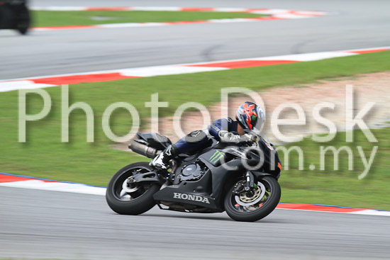 01_101030_00279_RevClub