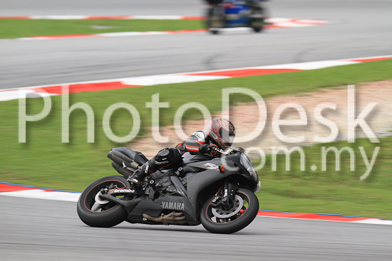 01_101030_00285_RevClub