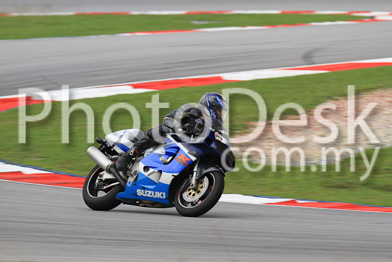 01_101030_00289_RevClub