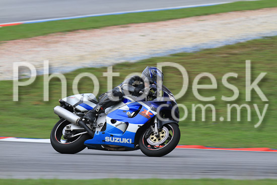 01_101030_00290_RevClub