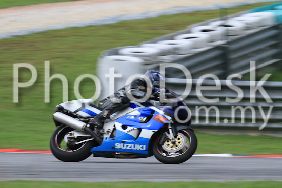 01_101030_00292_RevClub