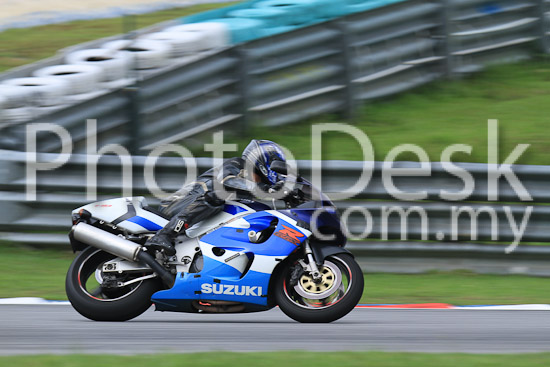 01_101030_00293_RevClub