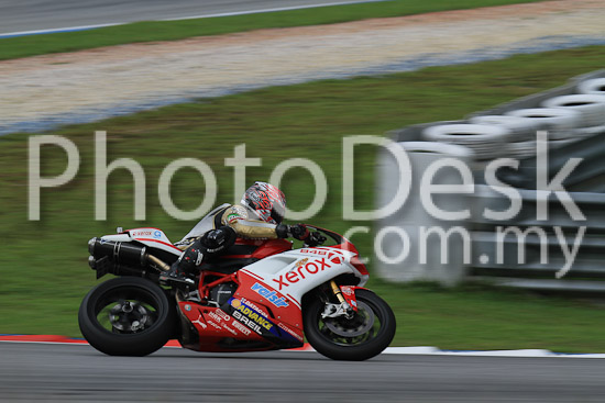 01_101030_00304_RevClub